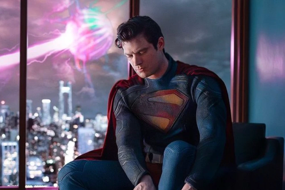 İlk Bakış: David Corenswet, "Superman: Legacy"de Savaşçı Bir Çelik Adam Olarak Yükseliyor